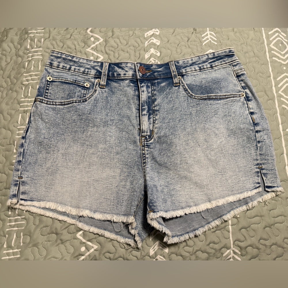 Frayed Hem Denim Shorts - NEVER WORN